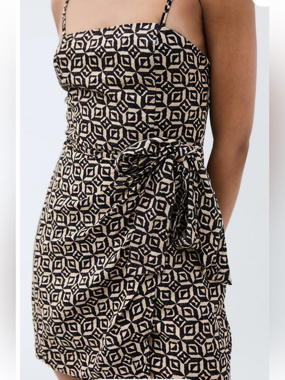 UO Juliette Black Geometric Print Tie-Waist Sundress Large